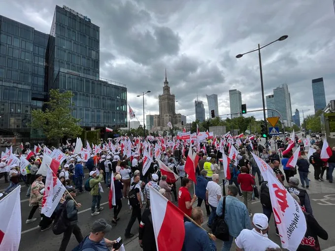 В Варшаве тысячи фермеров выражают протест зелёному курсу Евросоюза